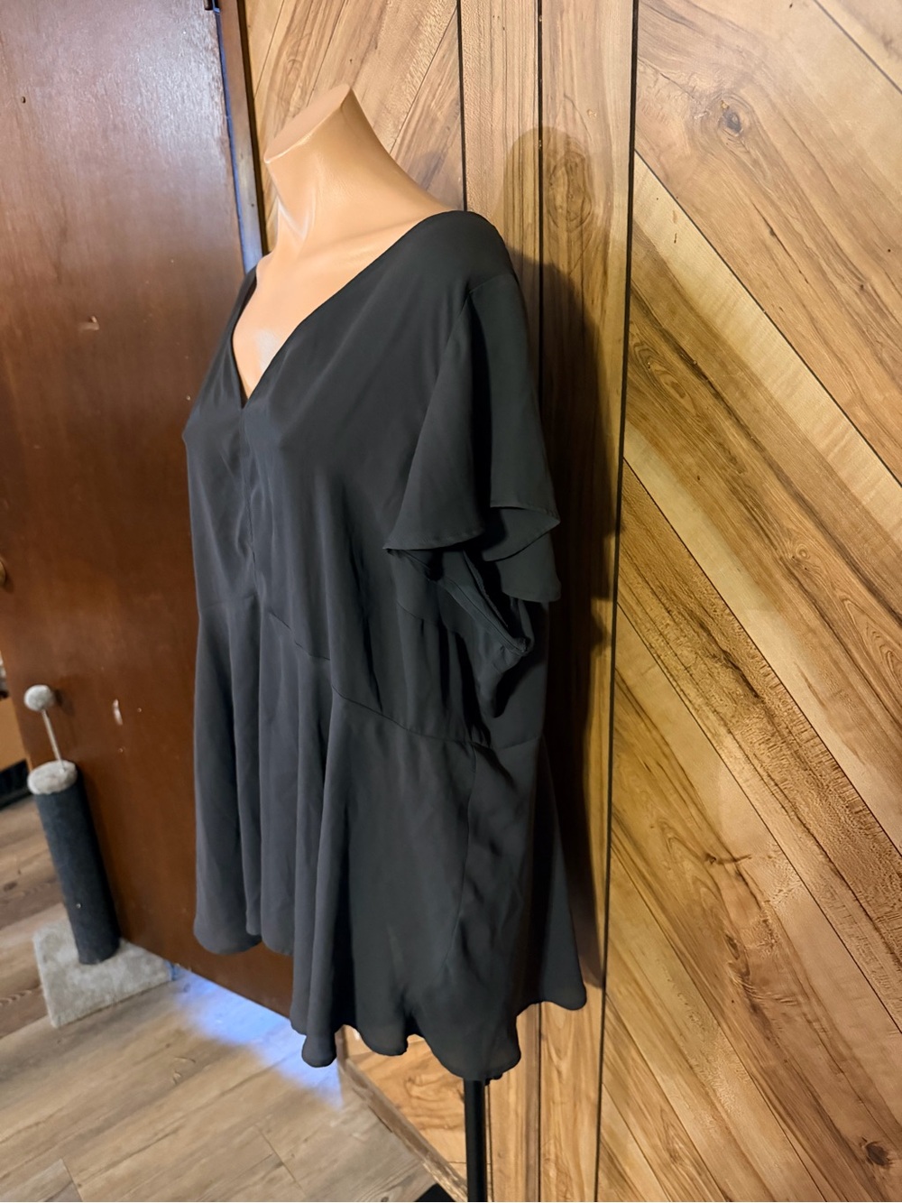 Torrid Women’s 3X Dark Gray V Neck Empire Waist Flutter Sleeve Peplum Blouse Top - Picture 4 of 9